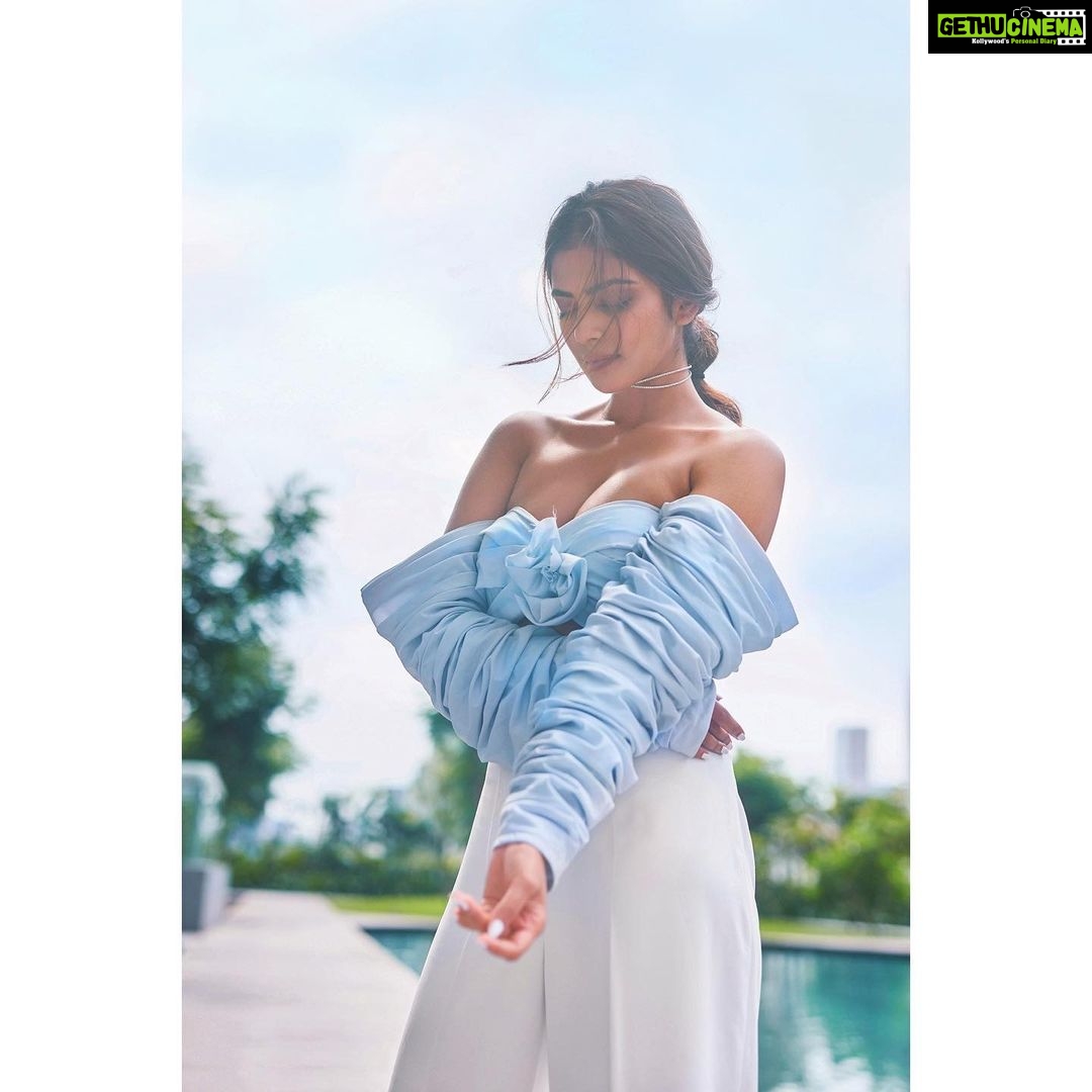 Malavika Mohanan Instagram - Feeling not so blue in this @ayeshadepala 🦋 . . Photography • @tejasnerurkarr Stylist • @triparnam HMU @nishisingh_muah PR • @theitembomb Location courtesy • @windsor_grande_residences
