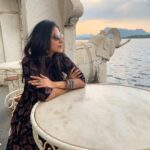 Malavika Mohanan Instagram - Back at work and missing this gorgeous evening in Udaipur from last week 🌅 Jagmandir Island Palace, Udaipur