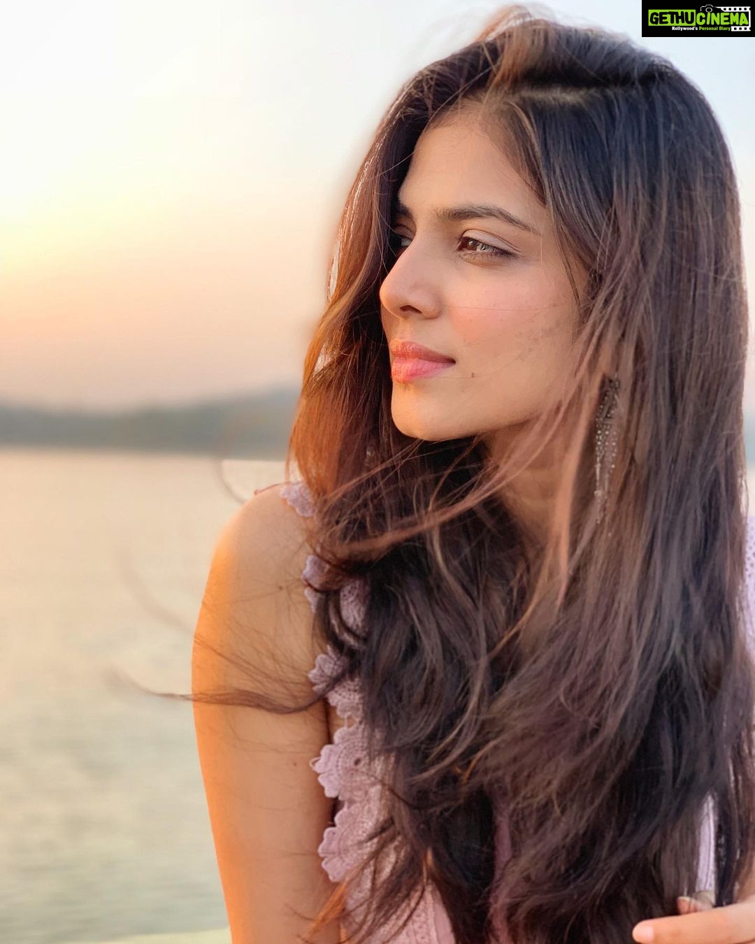 Malavika Mohanan Instagram - Sleepy eyes, beautiful mornings ☀️ 💕