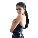 Malavika Mohanan Instagram - Did someone say cake? 🍰 . . . Photographs•• @shivamguptaphotography Stylist•• @triparnam Hair•• @the.mad.hair.scientist Makeup•• @makeupartistkarishmabajaj Outfit•• @antithesis.in PR•• @theitembomb