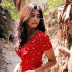 Malavika Mohanan Instagram - Sunshine in my hair❣️