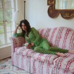 Mallika Sherawat Instagram - One day at a time :) 🧚‍♂️ . . . . . . . #elegant #positive #happylife #livelovelaugh #smile #justkeepsmiling #happyvibes #enjoy #smiling #goodmood #strongvibes #selflove #love #instalove #canonphotography #happiness #positivemindset #decisions #joyinthejourney #confidence #positivemind #positiveaffirmations #liveinthemoment #thinking #positive #exploreyourself #optimism #better #natural Los Angeles, California