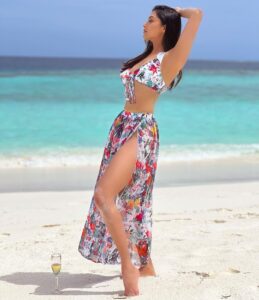 Mamta Mohandas Instagram - You will find the cure for everything at the Beach ..
In the salt, Under the sun & Over the sand lies your Inner Peace ! 🌊 🧘🏻‍♀️ 🌞

📸 @chunkymathew 

#beach #afternoon #privateisland @wmaldives #yoga #inspiration #beachwear #toohot #cool #summer #beachlife #beachvibes #cure #bikini #swimsuit #model #beachfashion #fashion