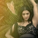 Mamta Mohandas Instagram – It’s heating up.. 
What’s on your mind this summer 🌞 

Wearing @ashley_rebello for @iifa 
HMU @renjurenjimar 
🎥 @faisal_tirz 

#fashion #fashionstyle #black #girlpower #photography #photo #instafashion #tassles #eveningdress #instagood #design #designer #summer #me #hot #model #abudhabi W Abu Dhabi – Yas Island