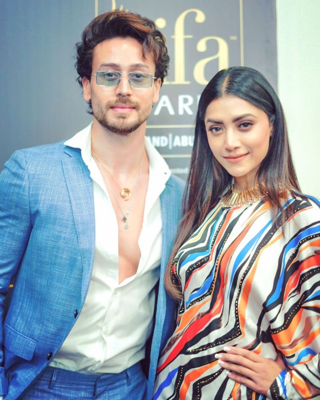Mamta Mohandas Instagram - The Blues, the Whites n more.. with @tigerjackieshroff 🧿 at @iifa presscon. Styled in a stunning satin evening dress by @beingsalmankhan ‘s very own designer @ashley_rebello 💕 💃🏻 Etihad Arena