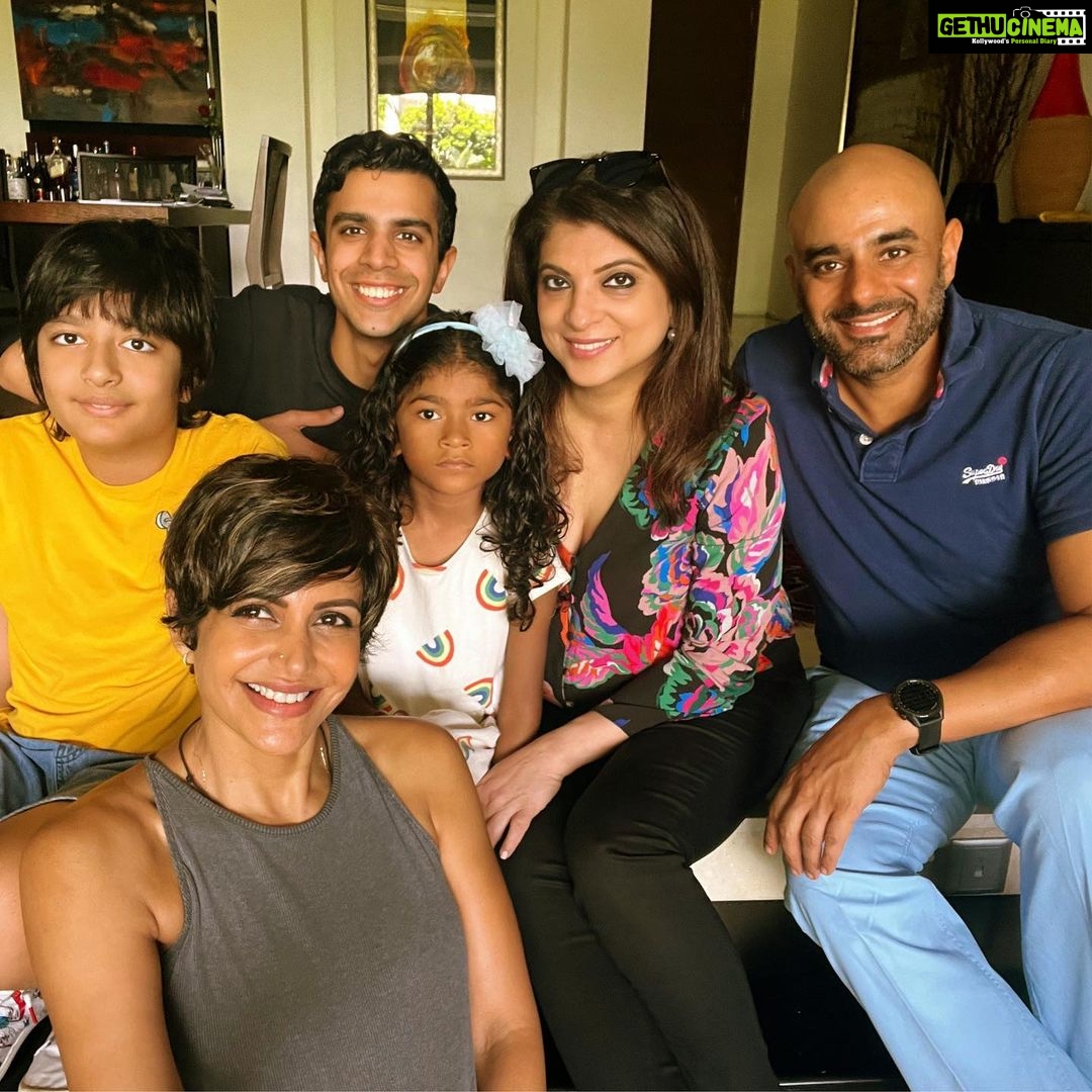 Mandira Bedi Instagram - Family time with Bhaiya, Dips, Karan and Anisha ❤️✨❣️🧿💥