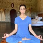 Meenakshi Dixit Instagram – Yoga on shoot location 😇
Happy International Yoga Day 🙏

#internationalyogaday #yoga #meditation #meenakshidixit