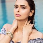 Meenakshi Dixit Instagram – Beat the heat with some water therapy 💦😇🐬

who else! 📸 @munnasphotography

#meenakshidixit #water #instagood #instafashion #summervibes #trending #love #happiness #saturday #saturdayvibes