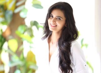 Meenakshi Dixit Instagram - Goodmorning ✨ #meenakshidixit #goodmorning #sunshine #love #photooftheday #instagood