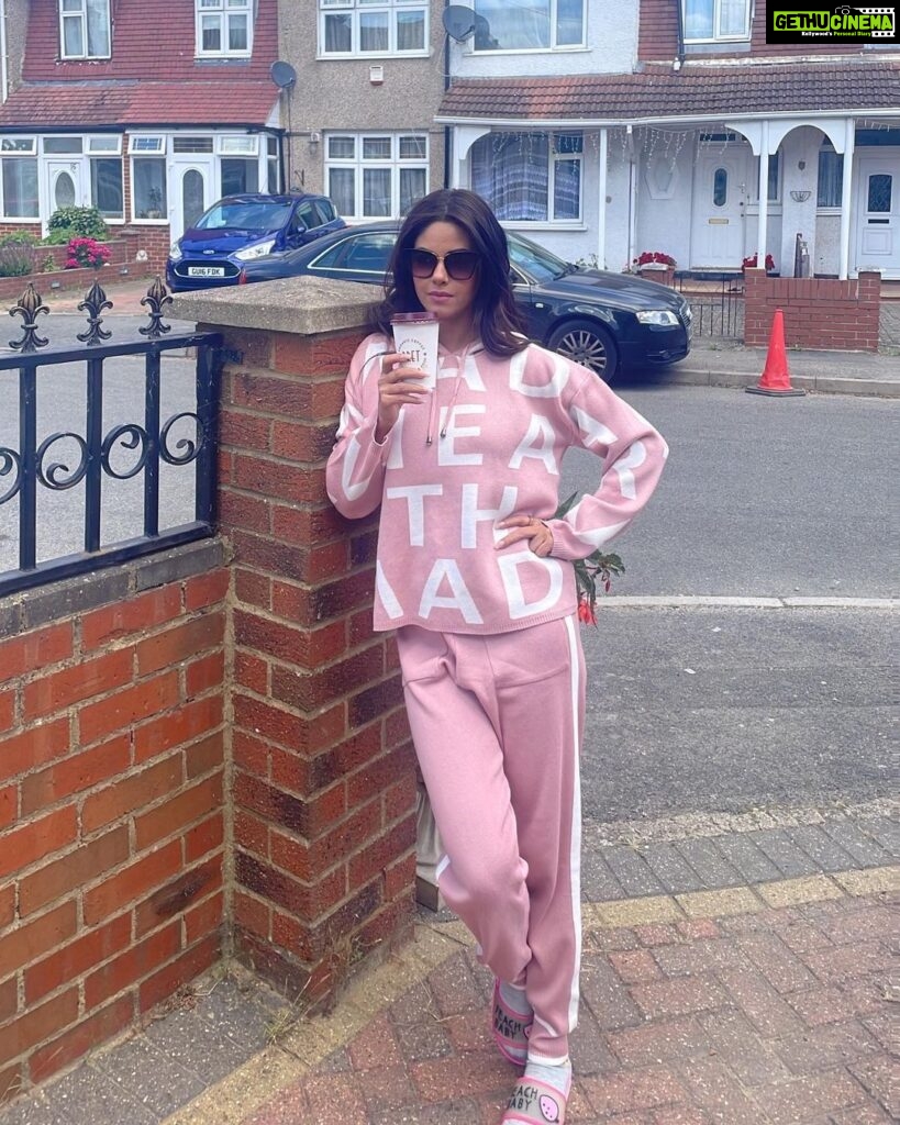 Meera Chopra Instagram - Pink in london and @pret hot chocolate! London, Unιted Kingdom