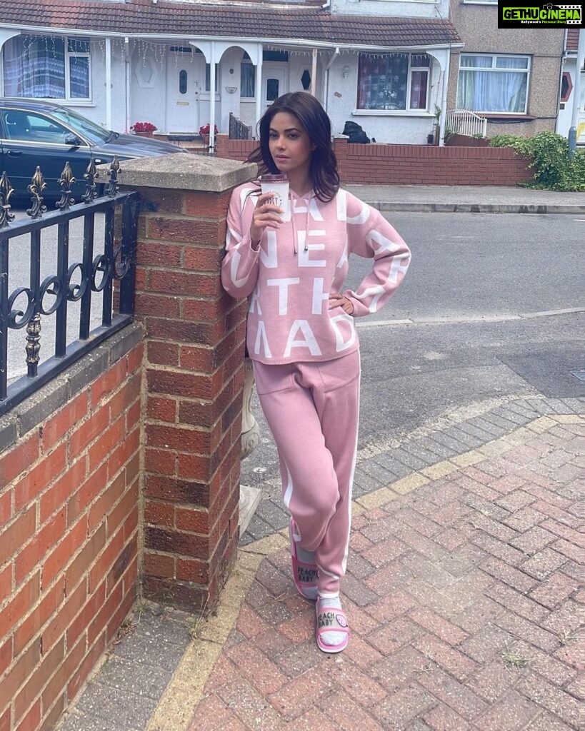 Meera Chopra Instagram - Pink in london and @pret hot chocolate! London, Unιted Kingdom