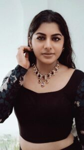 Meera Nandan Instagram - BTS of @vaffara_ shoot @unnips @asaniya_nazrin 

I told you I miss kochi 🥹

#bts #shoot #photoshoot #throwback #instareels #reels #shortreels #reelsinstagram