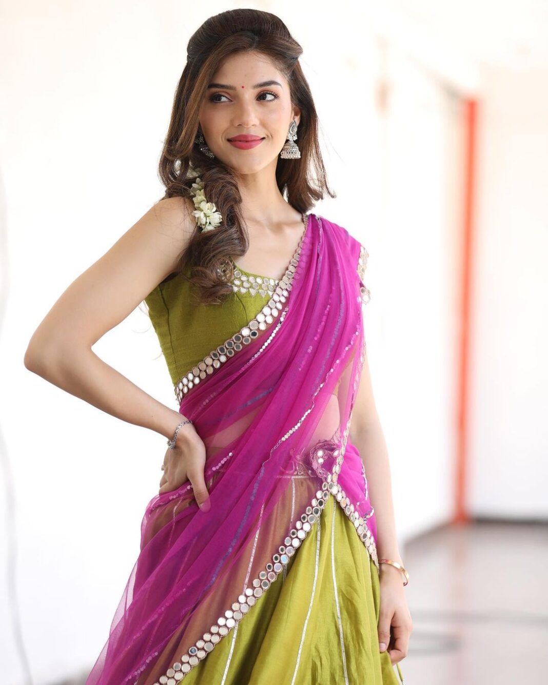 Mehrene Kaur Pirzada Instagram - Telugu Ammayi 👧