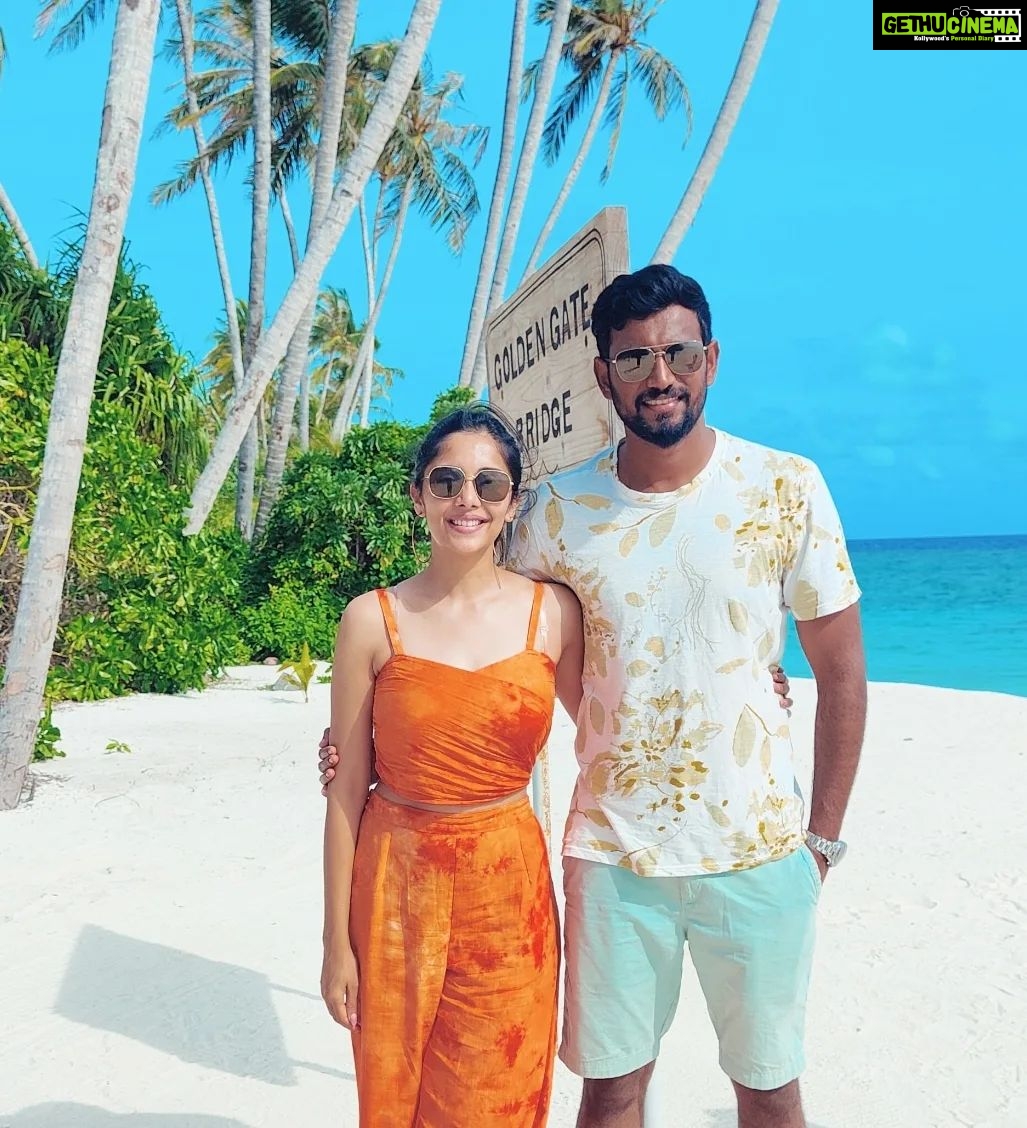 Milana Nagaraj Instagram - After pleading for whole day i get these pictures!! Are all men like this? I wonder🤪 Resort - @siyamworld Travel Partner - @trawel_mart #siyamworld #trawelmart #travelwithtrawelmart #sunsiyamresorts #worldofpossibilities #byebyeboredom #helloendlessescapades #maldives #KrissMi