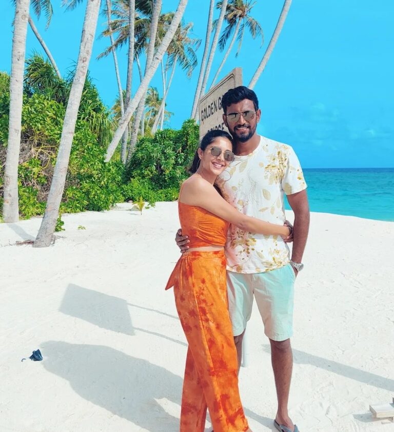 Milana Nagaraj Instagram - After pleading for whole day i get these pictures!! Are all men like this? I wonder🤪 Resort - @siyamworld Travel Partner - @trawel_mart #siyamworld #trawelmart #travelwithtrawelmart #sunsiyamresorts #worldofpossibilities #byebyeboredom #helloendlessescapades #maldives #KrissMi