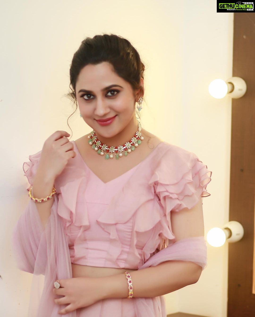 Miya George Instagram - 🌸 👗 @labelmdesigners Styling @sabarinathk_ Jewelry @meralda.jewels Makeup @avinash_s_chetia 📸 @pranavraaaj