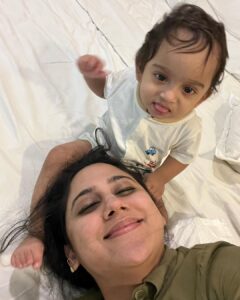 Miya George Instagram - Why does any baby need fancy toys when the mama has beautiful hair, nose & earrings 🤷‍♀️