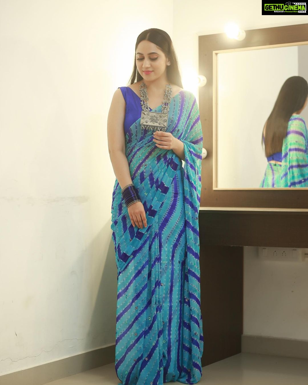 Miya George Instagram - Authentic North Indian Bandhani Saree in blue & blue combination is cool I feel.. what do u guys think? 🥻Saree from @pothyskerala Styling @sabarinathk_ Jewelry @seeruscollections Makeup @femy_antony__ 📸 @pranavraaaj
