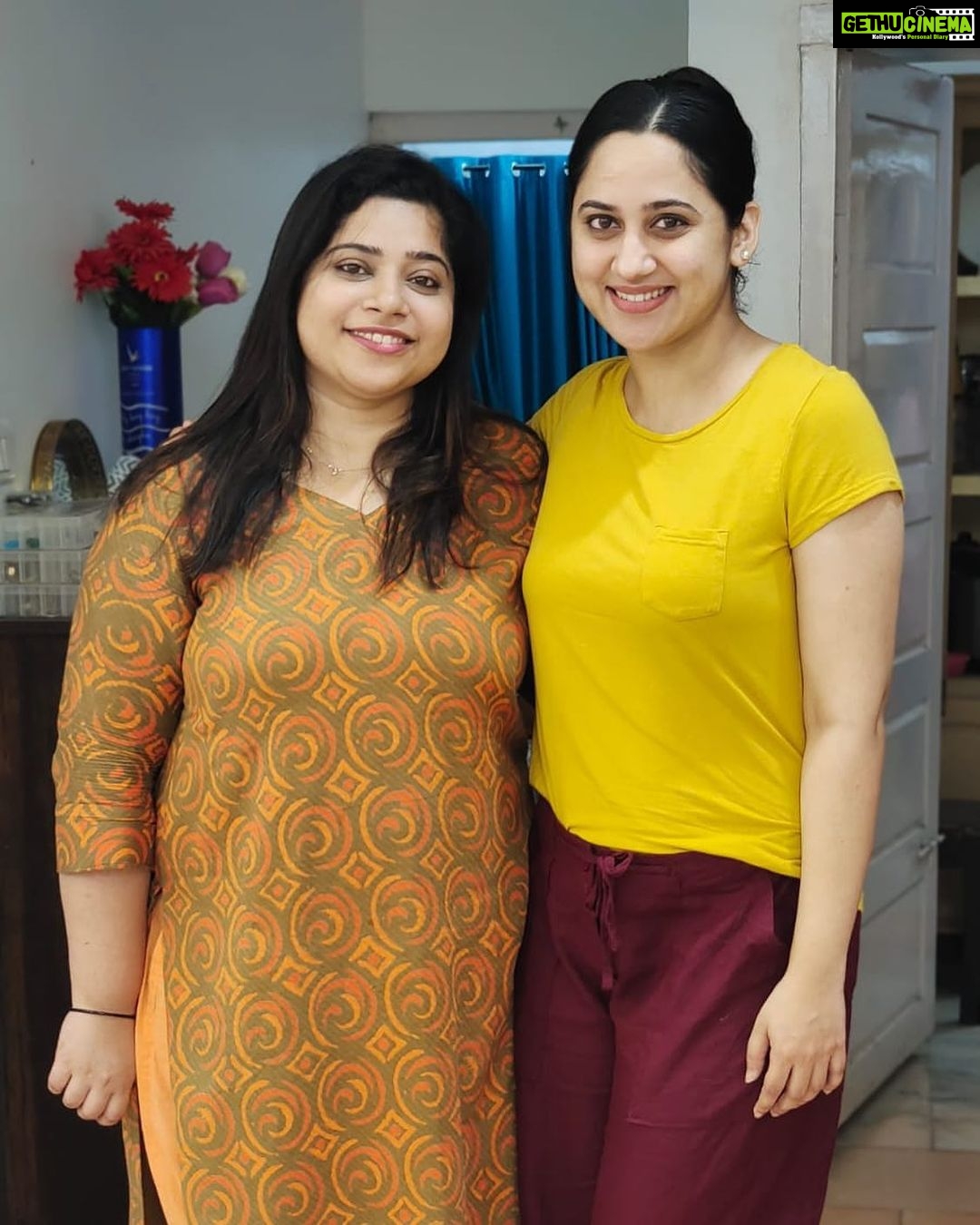 Miya George Instagram - With my Birthday girl... Many more happy returns of the day my dear sis @ginilijo. So happy to see ur growth as a youtuber & business woman. Nowadays I m getting lots of feedbacks from the customers of ur @amyraonline. Delighted to hear all of that Lots of love nd strength to u my dear.. ♥️