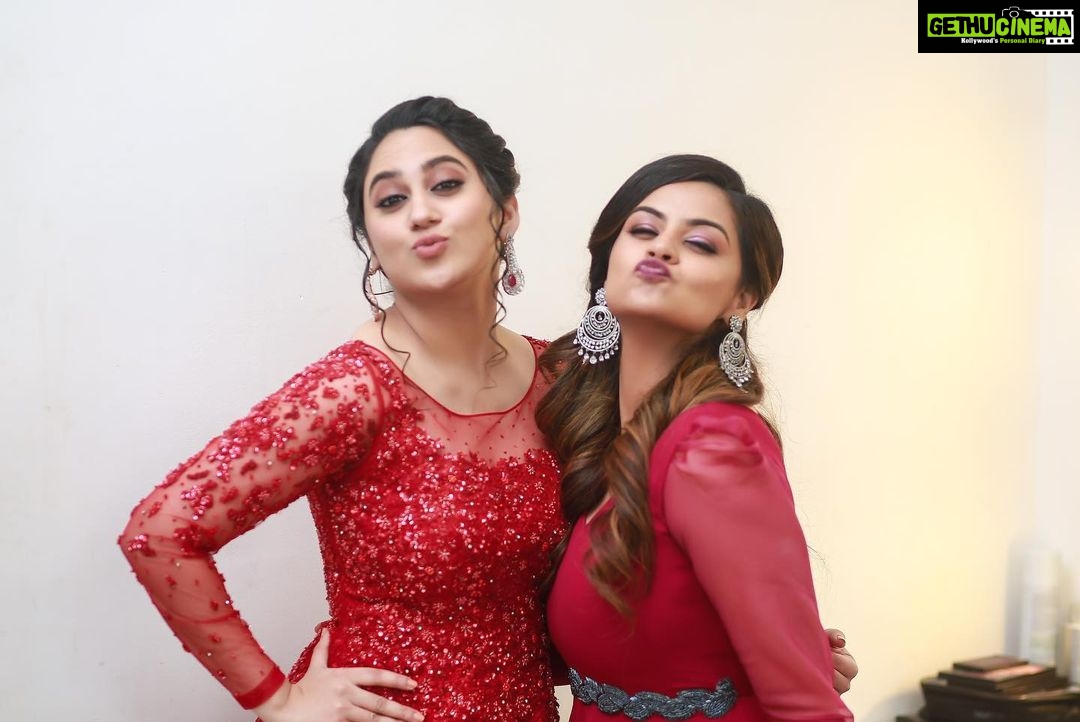 Miya George Instagram - Laughter, energy, sparkle and comfort ✨✨✨✨✨ Some are totally Born to spread it all @meet_miya who is One such ⭐️💕 Kochi, India