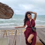 Mouni Roy Instagram - In love….. 🎵 🌊