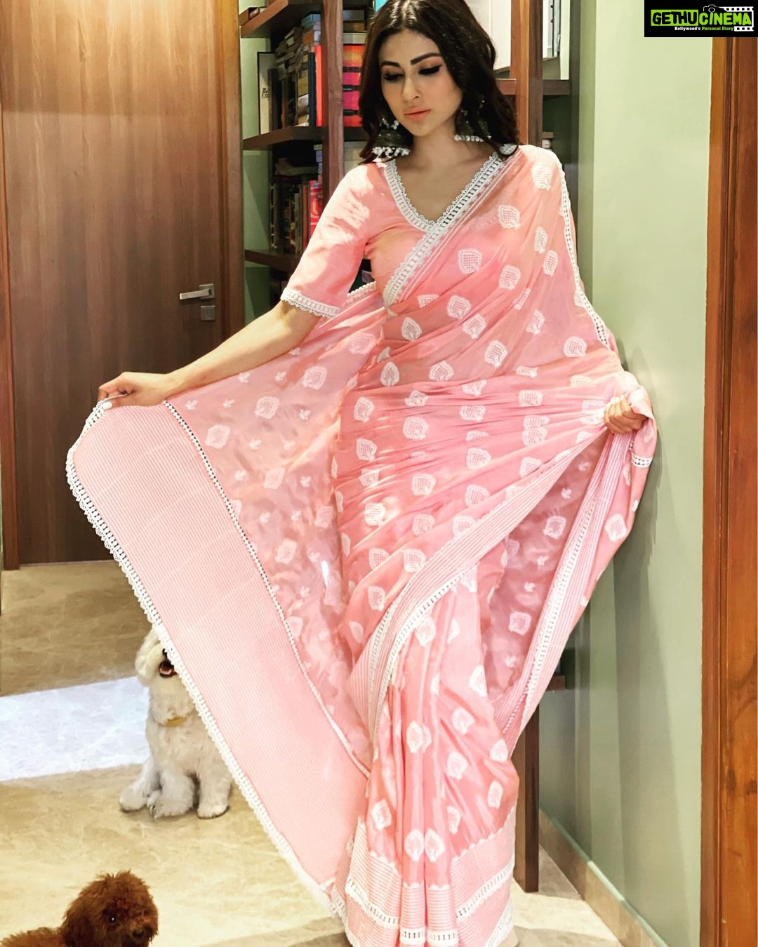 Mouni Roy Instagram - My ‘aesthetic‘ 🤍 #ASareeGirlForever • • • @shopmulmul @anusoru @nidhikurda