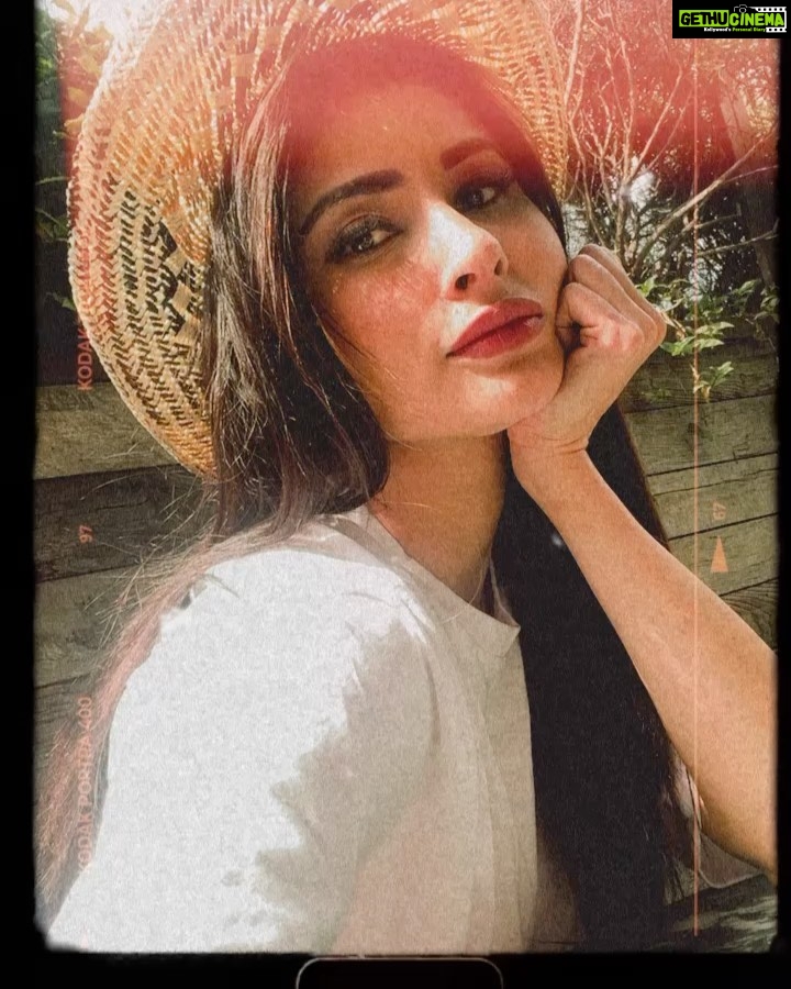 Mouni Roy Instagram - Snacking on some sun with the Mr🤍