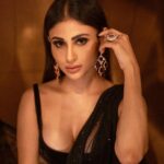 Mouni Roy Instagram - The soul should always stand ajar, ready to welcome the ecstatic experience. 🖤 • • • • Outfit by :@sawangandhiofficial Jewellery by : @farahkhanworld Styled by :@manekaharisinghani for @stylebalmco Hair by : @chettiarqueensly Makeup by : @mukeshpatilmakeup Shot by : @tejasnerurkarr @zeetv #didlilmasters