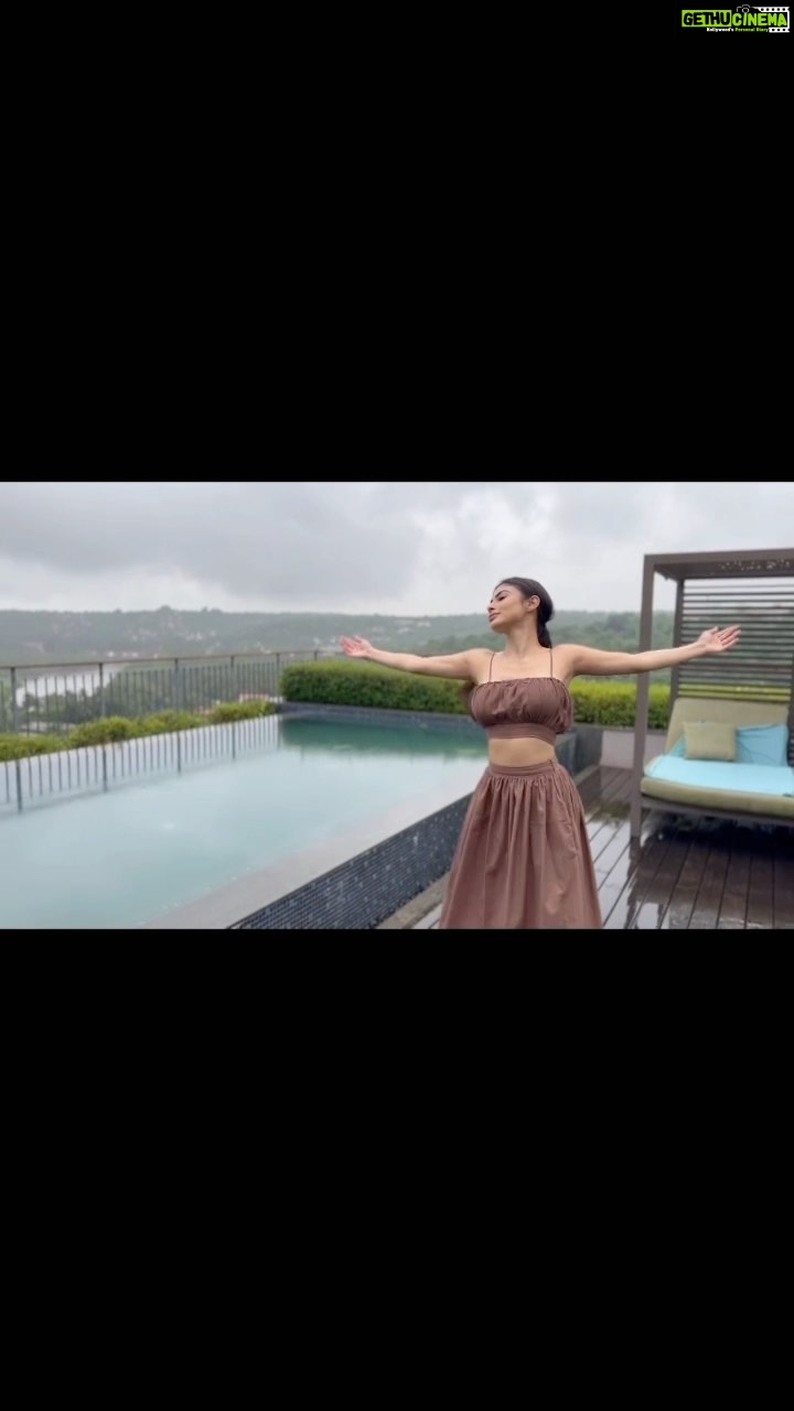Mouni Roy Instagram - Catching raindrops… In @_anuki.n 🫶🏻