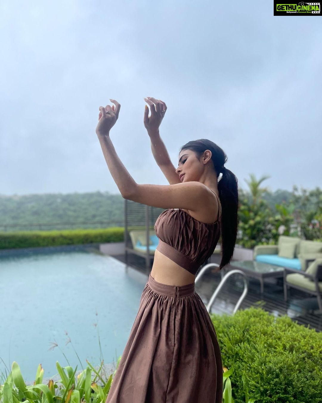 Mouni Roy Instagram - Catching raindrops ….🌧 In @_anuki.n