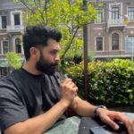 Mouni Roy Instagram - Good morning dreamers, lovers & artists 🌞🫶🏻 Istanbul, Turkey