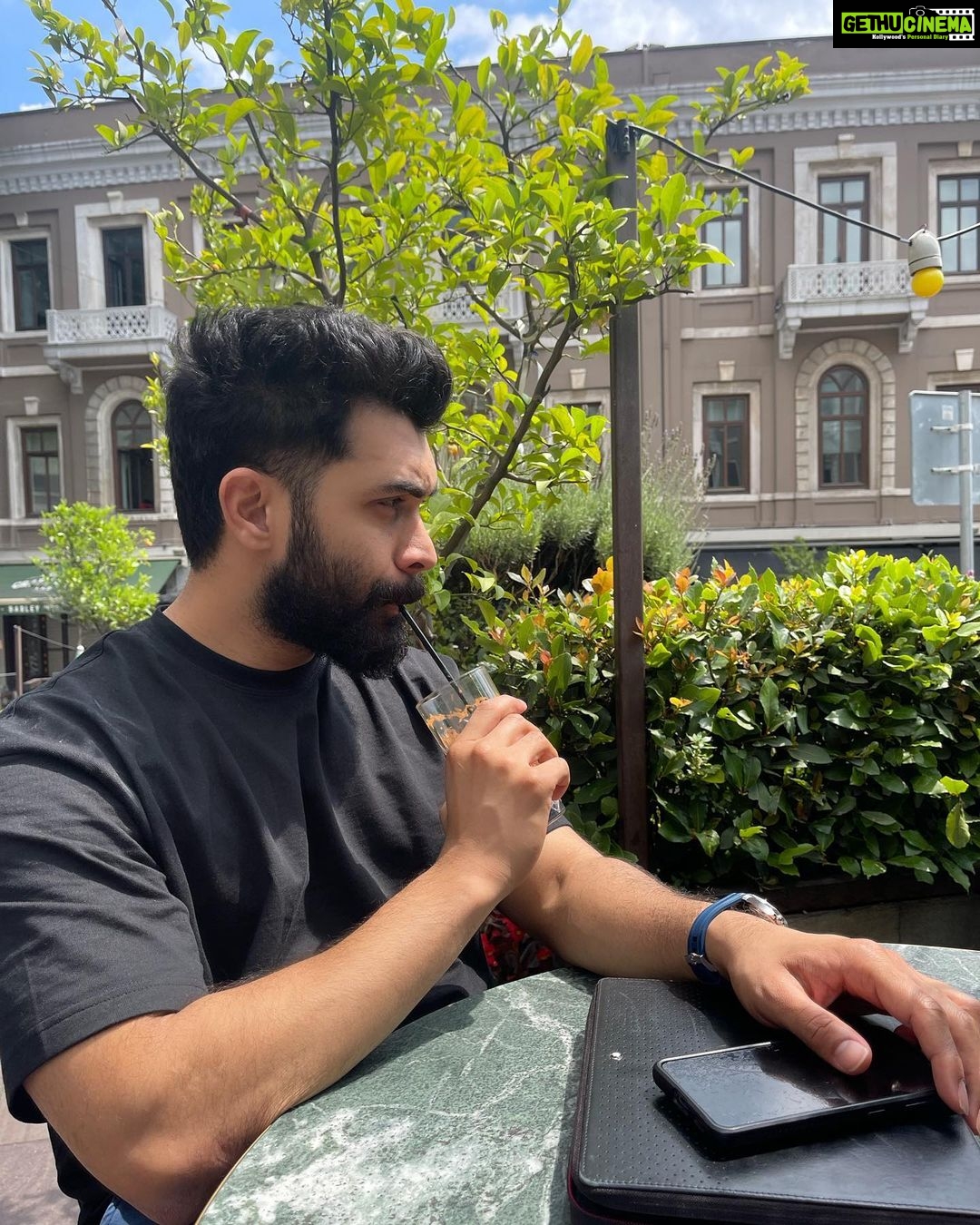 Mouni Roy Instagram - Good morning dreamers, lovers & artists ππ«Άπ» Istanbul, Turkey