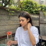 Mouni Roy Instagram - Good morning dreamers, lovers & artists 🌞🫶🏻 Istanbul, Turkey