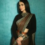 Mouni Roy Instagram - The vine of tradition…. 🖤 #ASareeGirlForever