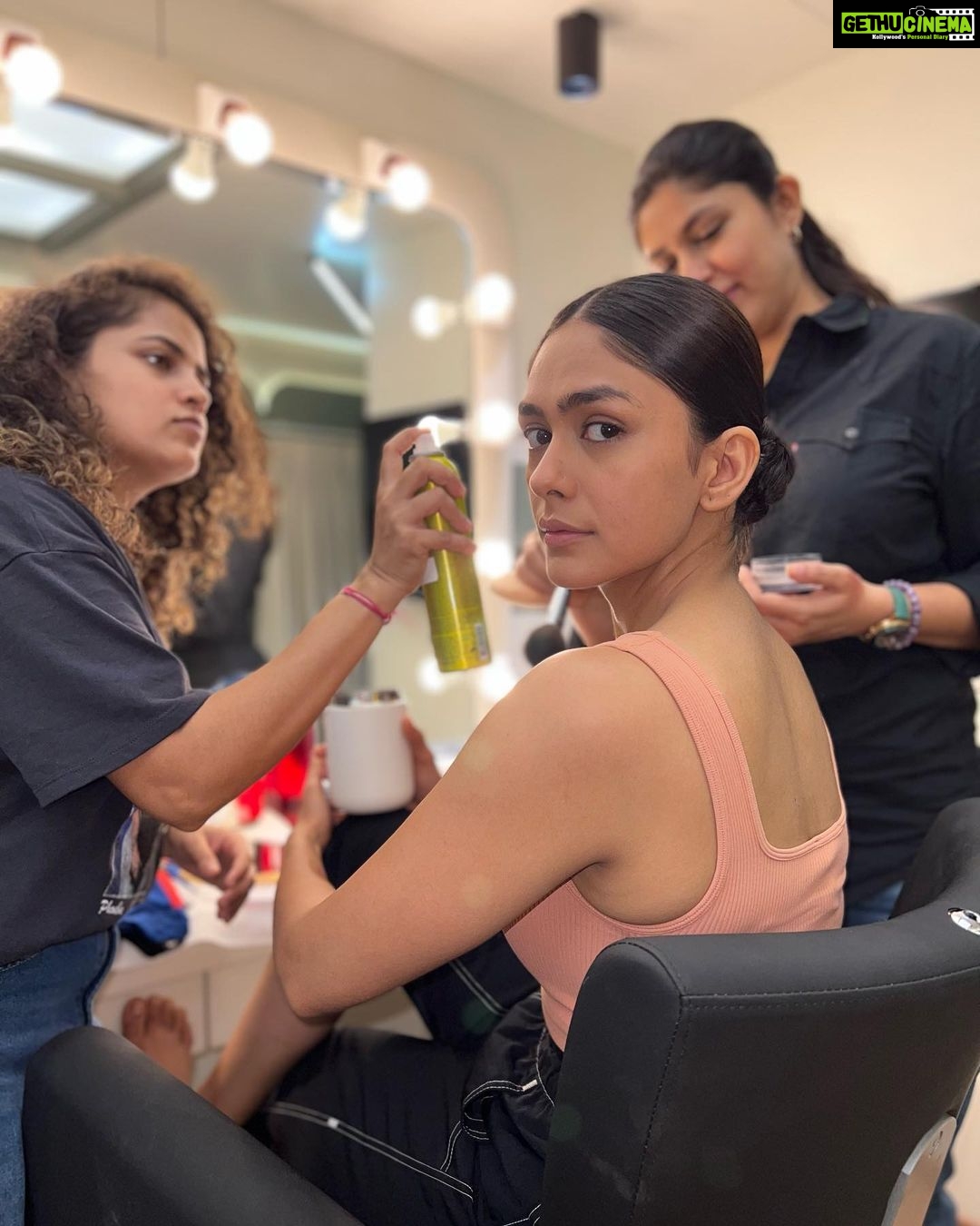 Mrunal Thakur Instagram - <3 #love #shooting #gumraah #bts