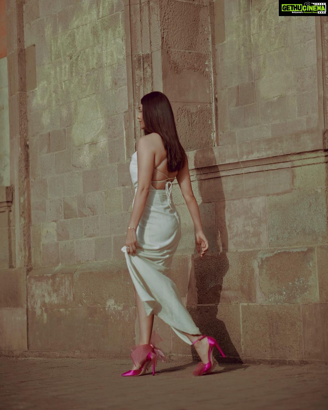 Mrunal Thakur Instagram - Itβs okay to be a little obsessed with your Jimmy choo!π₯°ππ―. #jimmychoo #shoes #love #obsessed π Outfit-@pridal.in Jewellery- @simsumfinejewelry Shoes- @jimmychoo Styled by- @sheefajgilani Assisted by- @niyoshi.jain @anushaarora4 Hair and make up: @missblenderr_ Shot by @kadamajay