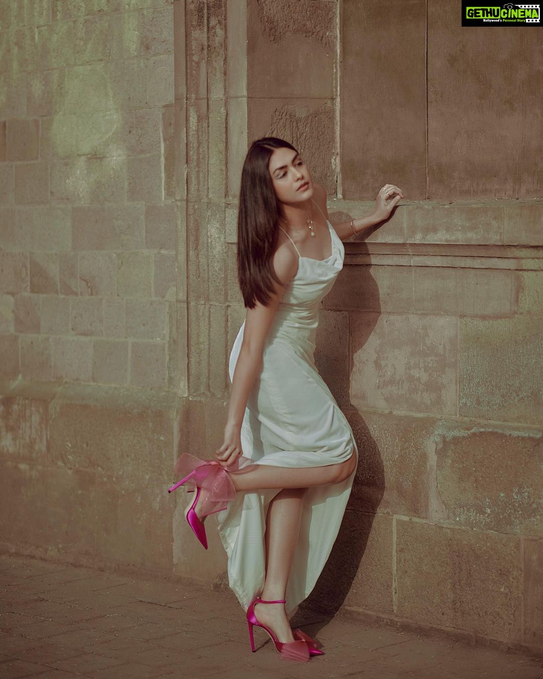 Mrunal Thakur Instagram - Itβs okay to be a little obsessed with your Jimmy choo!π₯°ππ―. #jimmychoo #shoes #love #obsessed π Outfit-@pridal.in Jewellery- @simsumfinejewelry Shoes- @jimmychoo Styled by- @sheefajgilani Assisted by- @niyoshi.jain @anushaarora4 Hair and make up: @missblenderr_ Shot by @kadamajay