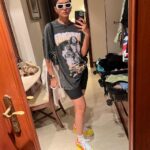 Mrunal Thakur Instagram – How to curb midnight cravings ?
 🍔🌭🌮🌯🥙🥗🥪🍕

Unlock your phone > photos > view post workout photos > go to bed > Good night 🫠💕 

#transformation #midnight #cravings #goodnight