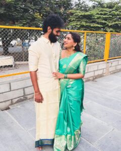 Nakshathra Nagesh Instagram - #weddingmorning with family! #venkatoncloudNayan