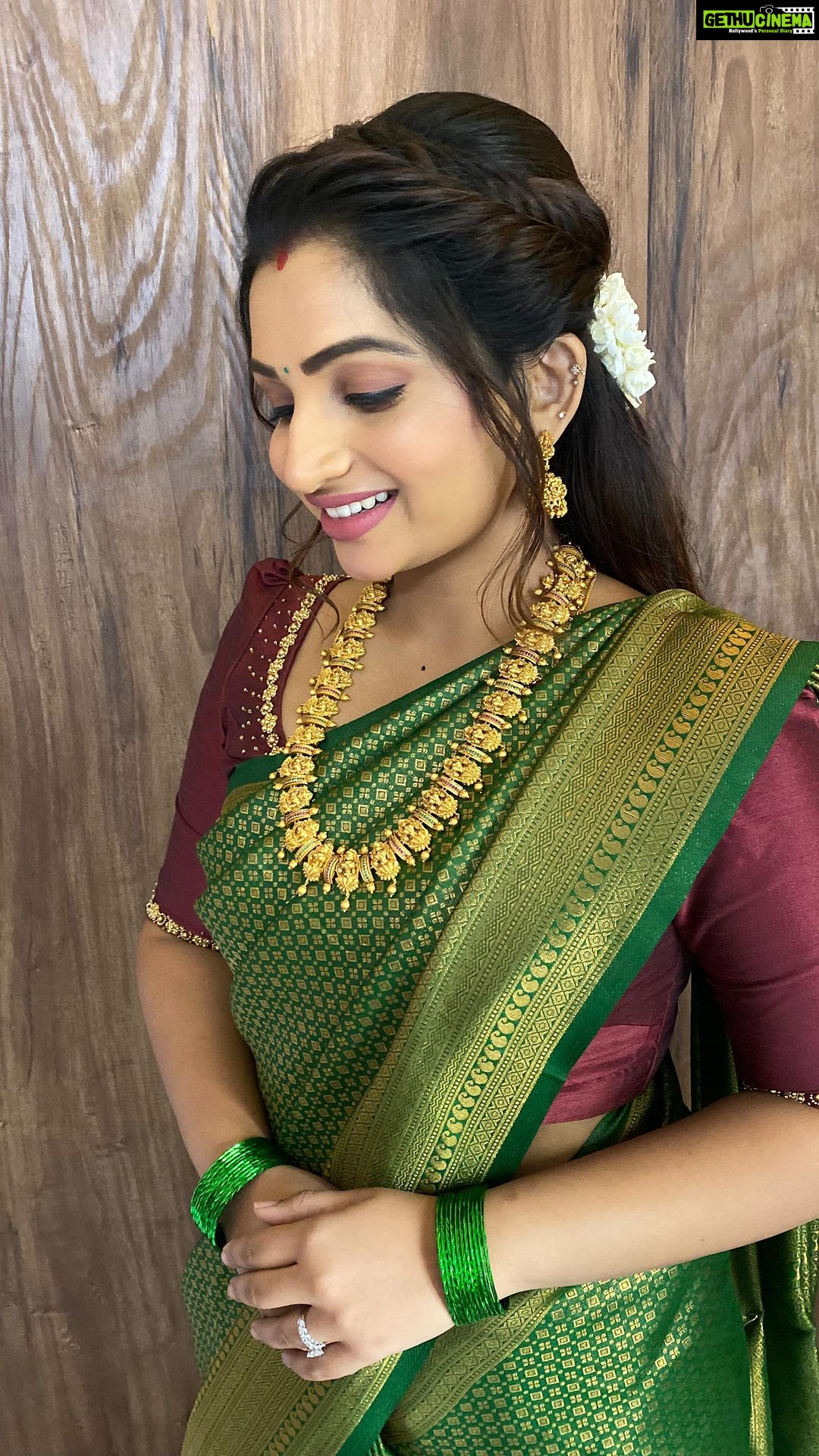 Nakshathra Nagesh Instagram - Pudavaiyin therntha madippil Visiri vaazhaigal βοΈ Tholgalil aadum koonthal Karisal kaadugal π . Prettiest @nakshathra.nagesh . . Hair @durga_hair_stylist Saree aatwos . . #bridesofdv #tamilmashup #model #transformation #bgm #fyp #trendingreels #loveforlife #funnyvideos #happylife #kalyanam #trendingvideos #getready #chennaiworkshop #chennai #hairstyleworkshop #chennaiartist #hairstylistlife #learnhairstyles #snehithane #trendingoutfits #trendingreels #bhfyp #fyp #goodvibes #party #nakshatra #jyothika #saree