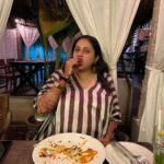 Namitha Instagram - My Current Hobbies Include Eating and Also Thinking About What I’ll Be Eating Next ! #wolfguard 🧿🧿🧿🧿🧿 #pregnancydiary #pregnantlife #cleanplates #alwayshungry Kipling Cafe
