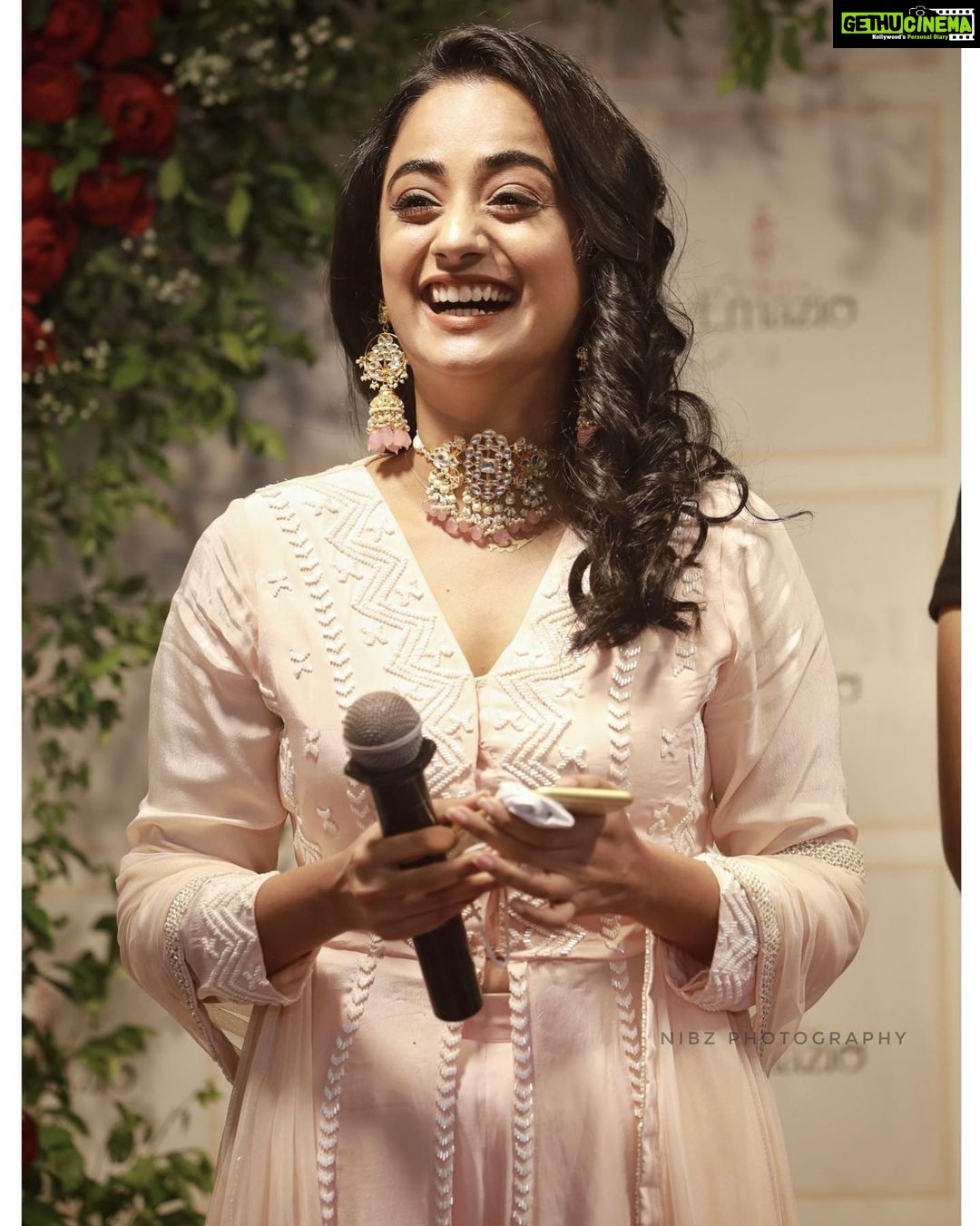 Namitha Pramod Instagram - Guess who made me smile like that ?😻 Unconditional love straight from the heart of my Thalassery people ♥️ 📷: @nibrasnadal 💍: @pureallure.in 👗: @salaaboutique 🎀 hair : @theglamupstudio Thalassery, India