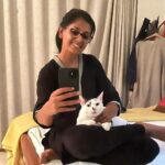 Nandita Das Instagram - When I come back home after a long work day, Ms. Miso pours out her love, and complaints. #cat #love