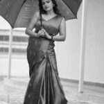 Nandita Swetha Instagram - No risk, No fun . Styled by - @vishnu_vish_33 Saree - @_rityanusaarh_ Hairstylist @praneetha_beautymakeover Shot by @ravi_cross_clickx . Assisted by @thiru_kshtriyas . #dhee14 #actresslife #saree