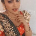 Nandita Swetha Instagram - Absolutely in love with this look created by me❤️❤️ I love myself more than anyone else when I wear traditional dresses. More details soon but now, Half saree from @kalpana_vogeti Jewellery from @wondercraftz Hairstyle by Assisted by @thiru_kshtriyas . #actresslife #makeup #messyhair #southactress #actor