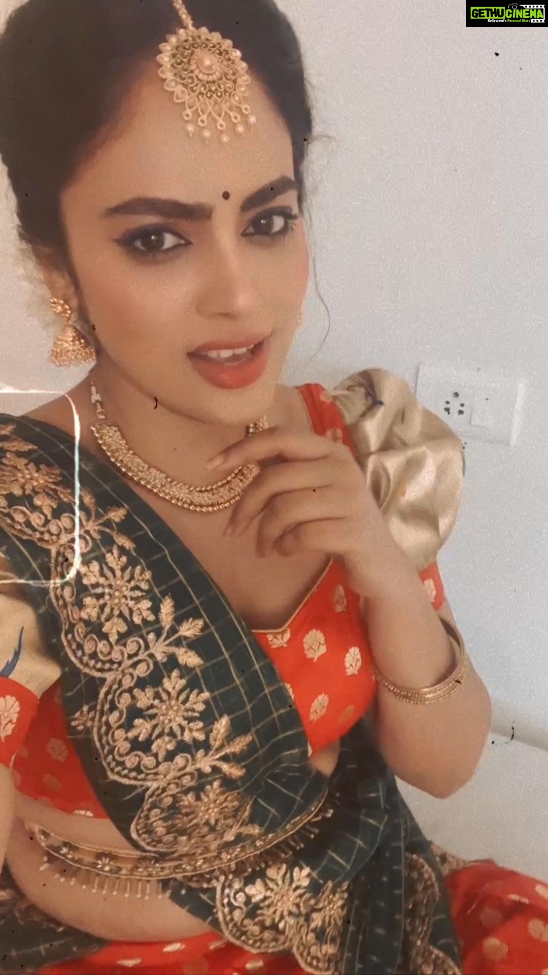Nandita Swetha Instagram - Absolutely in love with this look created by me❤️❤️ I love myself more than anyone else when I wear traditional dresses. More details soon but now, Half saree from @kalpana_vogeti Jewellery from @wondercraftz Hairstyle by Assisted by @thiru_kshtriyas . #actresslife #makeup #messyhair #southactress #actor