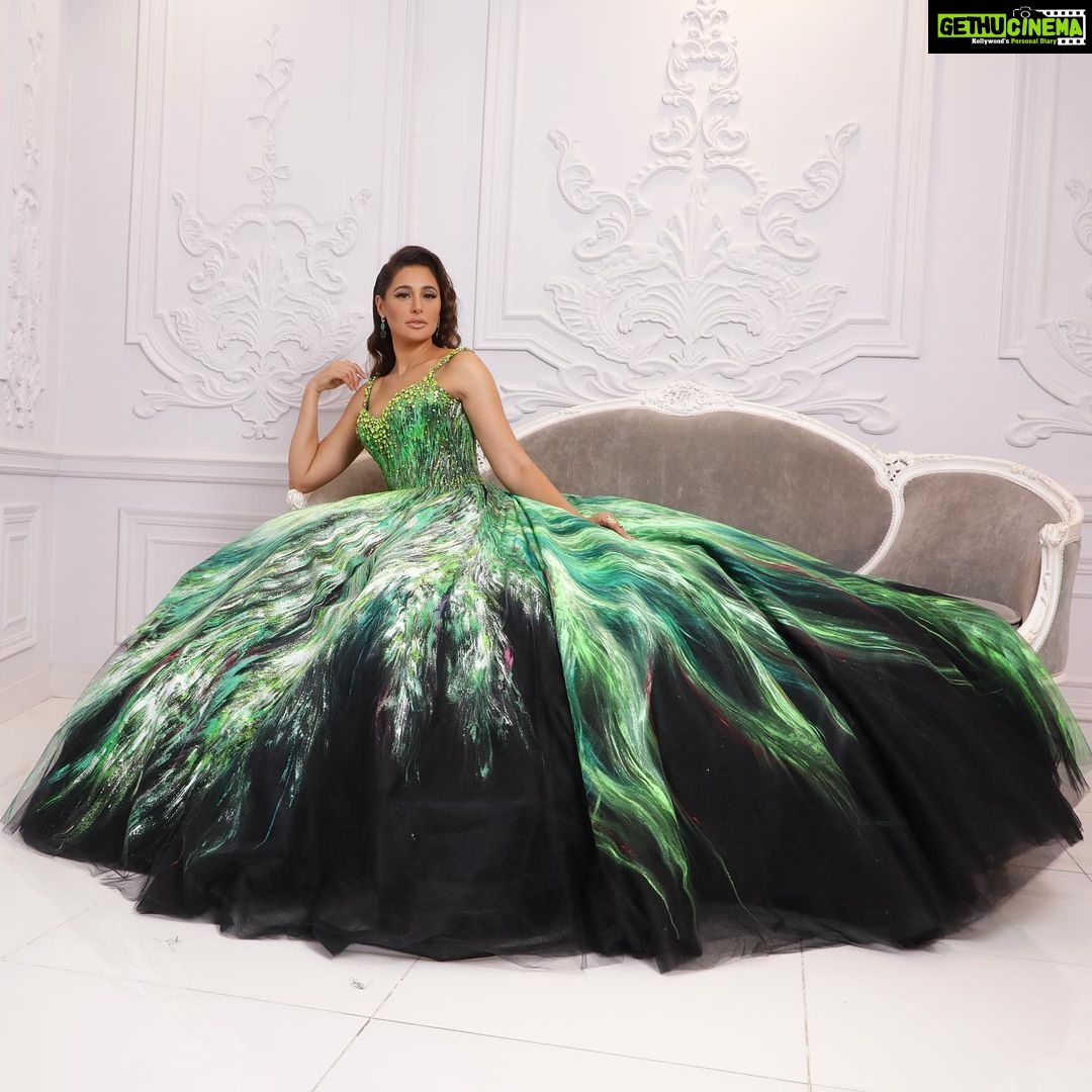 Nargis Fakhir Instagram - Creativity is growing, experimenting, taking risks, breaking some rules, making mistakes and just having fun! I’m really lucky i get to meet people like this in my line of work. Not only was this dress absolutely stunning, it was hand crafted and created from passion of an artist. Let your art be as unique as you! . . . . . . #teamworkmakesthedreamwork Stylist @alliaalrufai Dress @michael5inco Jewelry @bilarabi Manager @mahakb_vijaivargia . . . . . . . . . . #glowinthedark #glowing #gown #designer #michealcinco #style #fashion #international #global #iconic #gorgeous #shoot #greencarpet