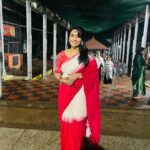 Navya Nair Instagram - If you accept all moments with a deep gratitude , nothing ever goes wrong … #peace #love #happiness