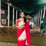 Navya Nair Instagram - If you accept all moments with a deep gratitude , nothing ever goes wrong … #peace #love #happiness
