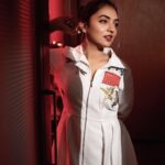 Nazriya Nazim Instagram - 💋 Ante ….. Styled by - @neeraja.kona Asst by - @manogna_gollapudi 👗- @shahinmannan 💇🏻‍♀️- @tanujabhatt50 📸- @adrin_sequeira